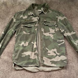 Mudd Camo button-up thin coat